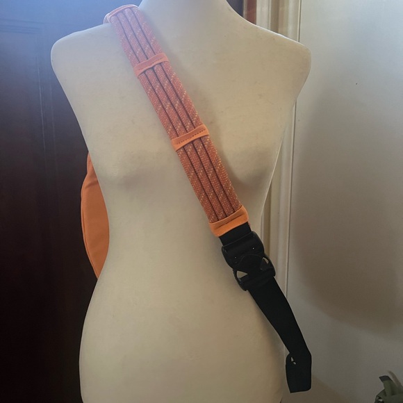 KAVU Original Rope Bag Sling Pack with Adjustable Rope Shoulder Strap - Picture 4 of 7